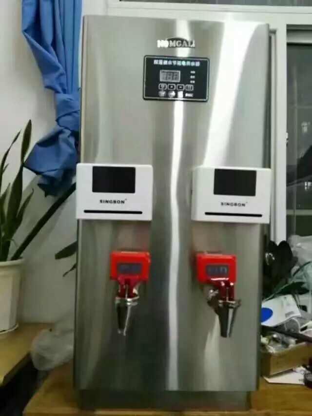 直飲水機安裝現場(chǎng)