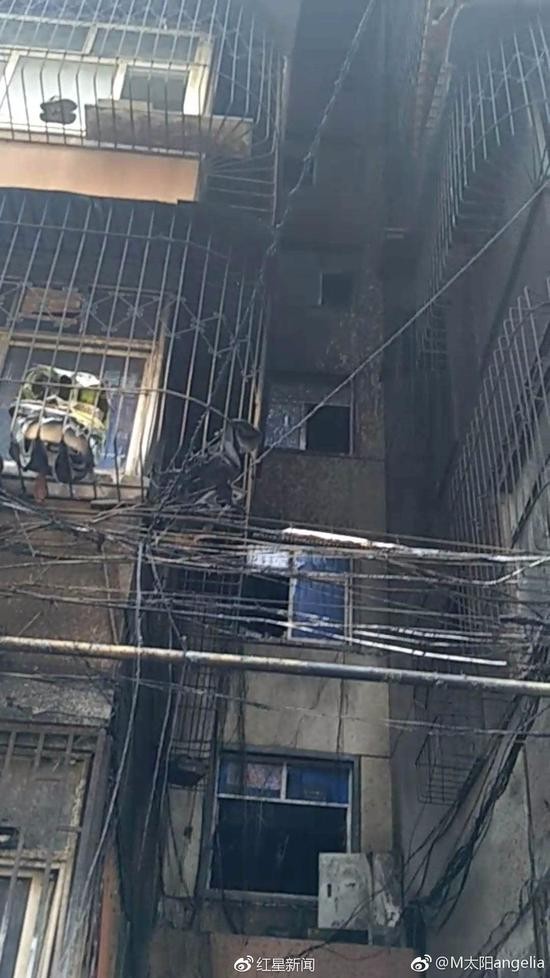 小區電動(dòng)車(chē)失火致3死 其中有一對情侶準備明年結婚