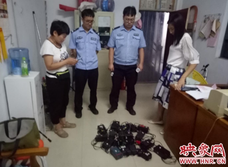 鞏義市新華路街道夜查電動(dòng)車(chē)違規充電行為